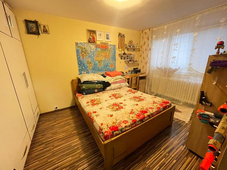 Apartament cu 2 camere semidecomandat, mobilat în Podul de Piatră