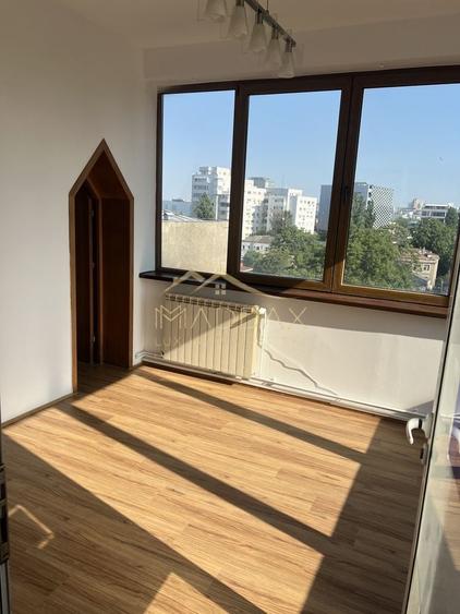 Apartament cu 4 camere decomandat în P-ța Romană
