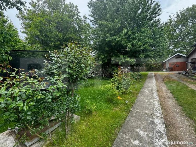 Casă cu 4 camere cu Teren 2700 Mp în Central