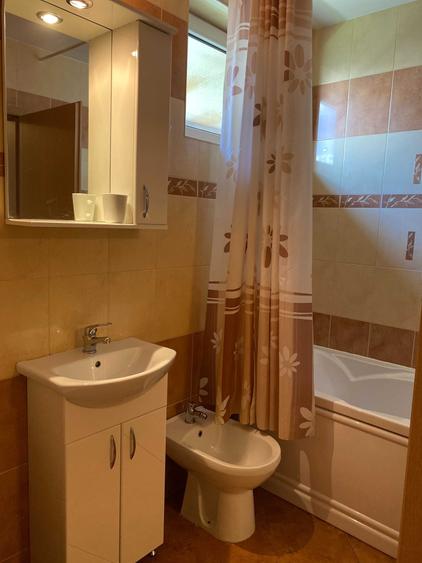 Apartament cu 3 camere nedecomandat în Florești