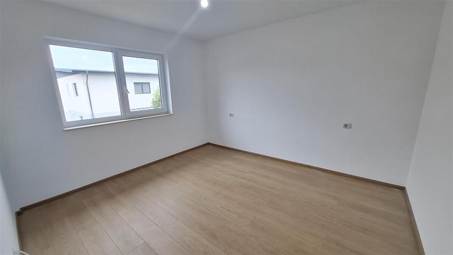 Duplex cu 4 camere cu Canalizare în Valea Lupului