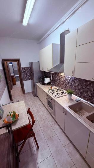 Apartament cu 3 camere decomandat, mobilat în Apărătorii Patriei