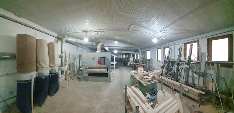 Spațiu comercial, de 900 mp, în Petricani