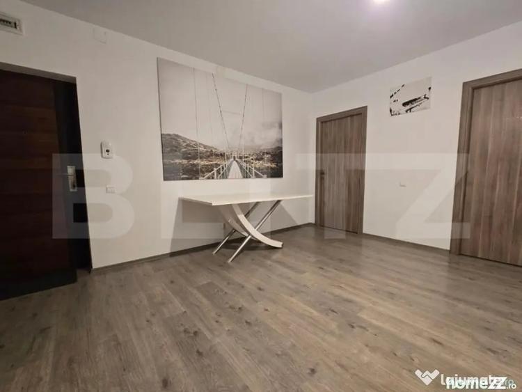 Apartament cu 4 camere semidecomandat în Central