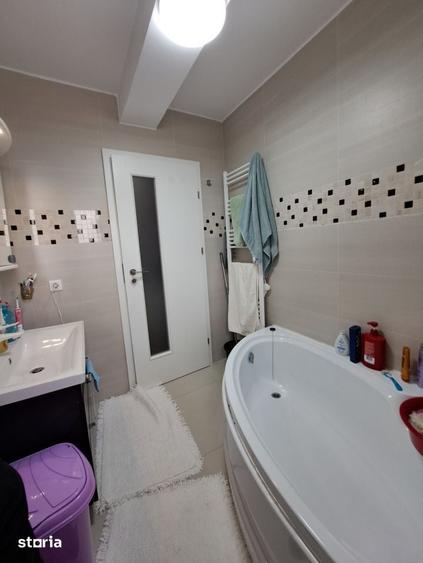 Apartament cu 3 camere decomandat în Recea
