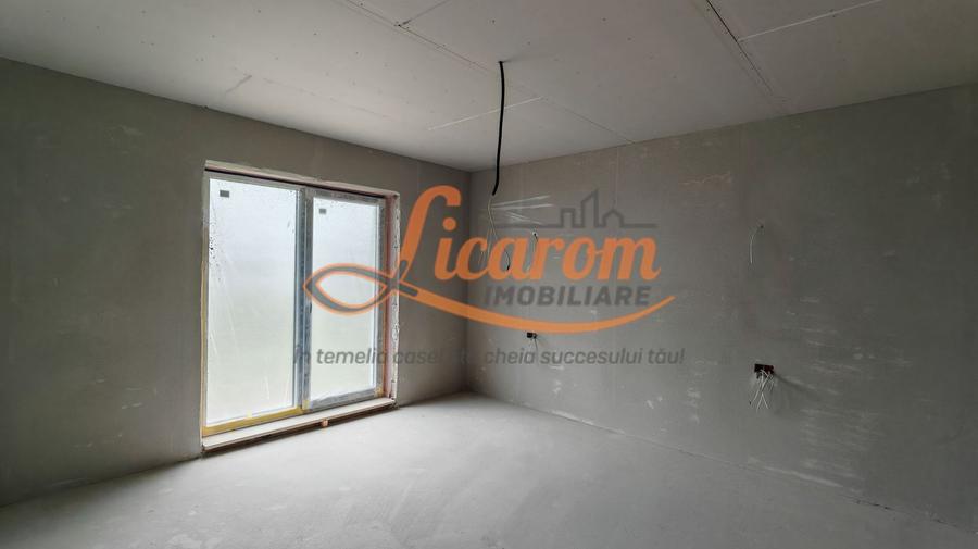 Casă individuală cu 4 camere cu Canalizare în Cristian