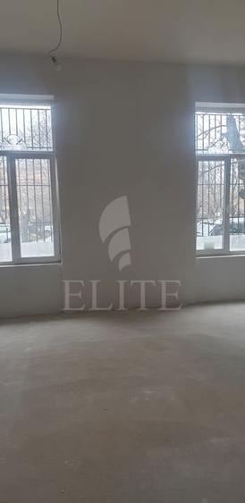 Apartament cu 4 camere semidecomandat în Central