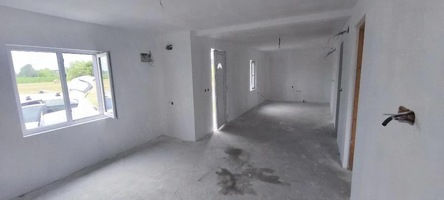 Casă cu Teren 350 Mp în Central
