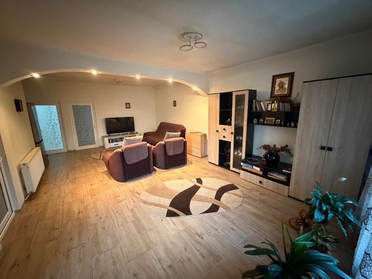 Casă individuală cu 3 camere cu Teren 223 Mp în Central