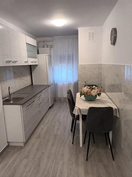 Apartament cu 3 camere decomandat în Micro 17