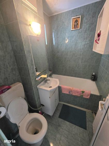 Apartament cu 3 camere semidecomandat în Viziru 3