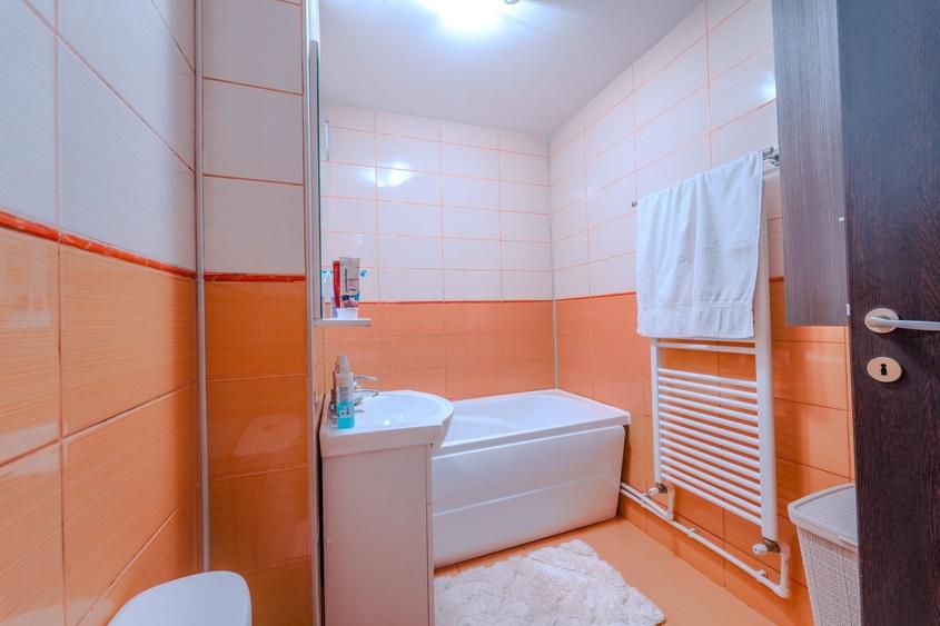 Apartament cu 3 camere decomandat, mobilat în Exterior Vest