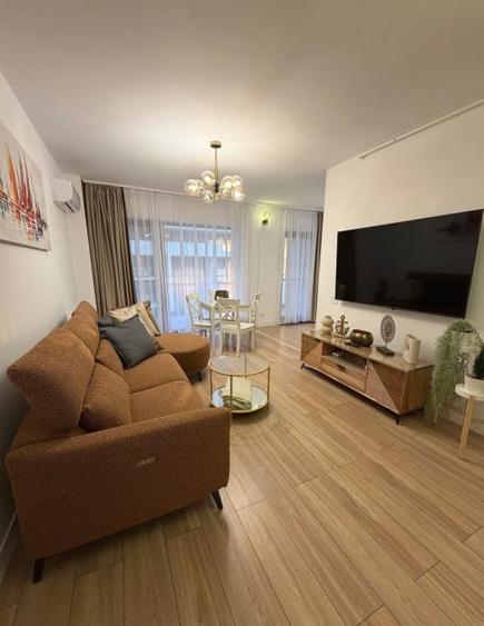 Apartament cu 3 camere semidecomandat, mobilat în Floreasca