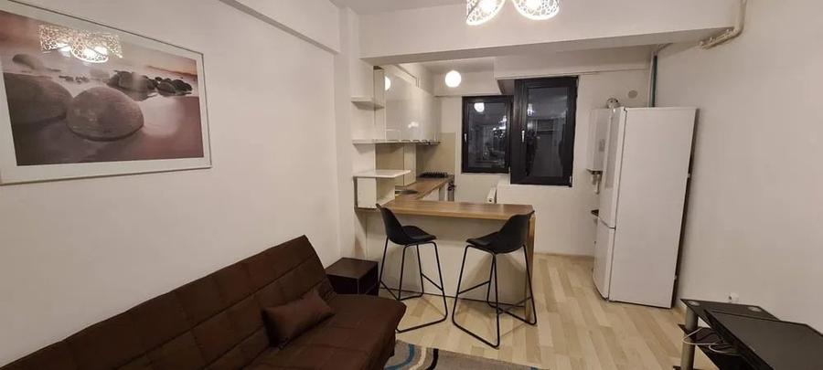 Apartament cu 2 camere semidecomandat, mobilat în Central