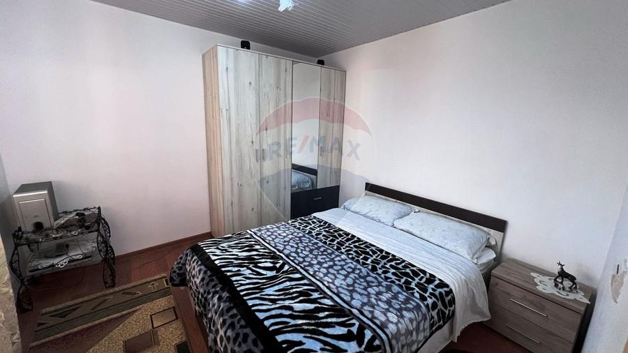 Casă individuală cu 6 camere cu Teren 1220 Mp în Fârțănești