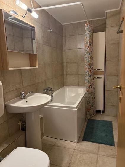 Apartament cu 3 camere decomandat, mobilat în Brâncoveanu
