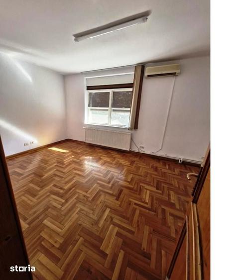 Casă cu 7 camere cu Teren 340 Mp în Muncii