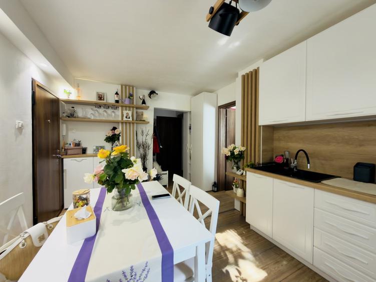 Apartament cu 3 camere decomandat, mobilat în Aradului