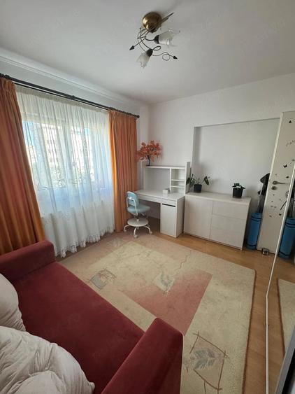 Apartament cu 3 camere decomandat în Drumul Taberei