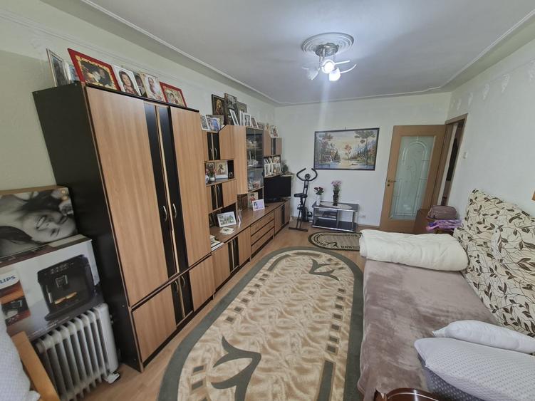 Apartament cu 2 camere decomandat în Galata