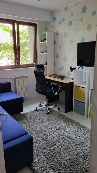 Apartament cu 3 camere semidecomandat în Muncii