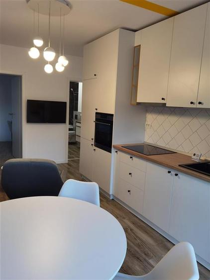 Apartament cu 3 camere decomandat, mobilat în Orașul Vechi