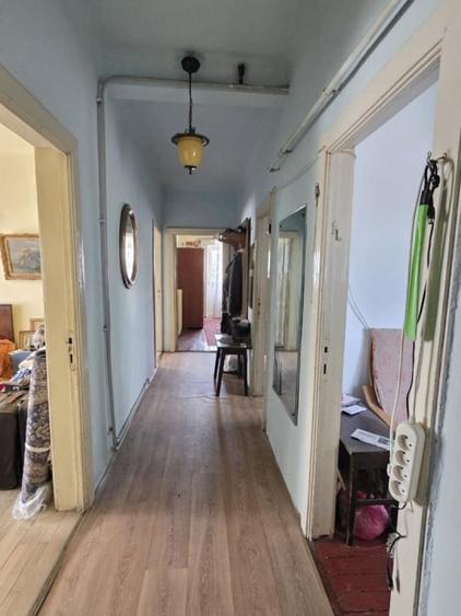 Apartament cu 3 camere în P-ța Victoriei
