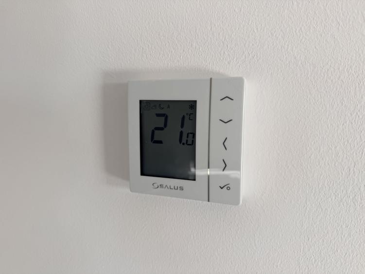 Casă individuală cu 4 camere cu Canalizare în Moșnița Nouă