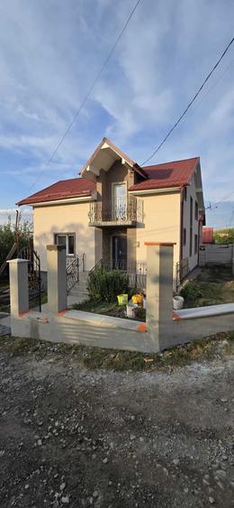 Casă cu 4 camere în Central
