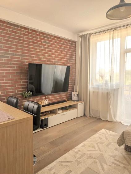 Apartament cu 4 camere decomandat în Central