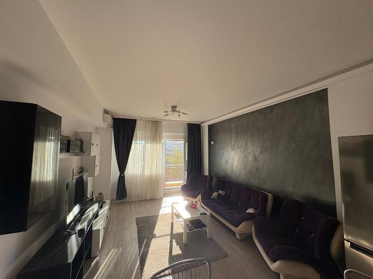 Apartament cu 2 camere decomandat în Roșu
