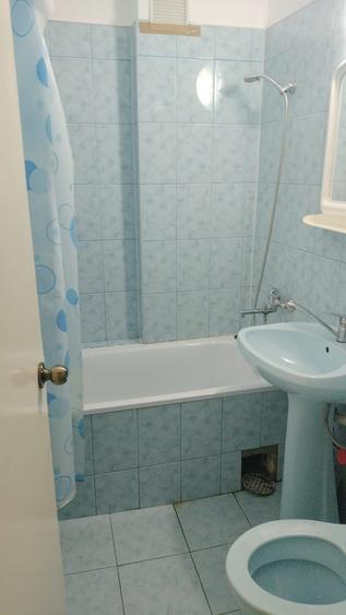 Apartament cu 3 camere semidecomandat în Horea
