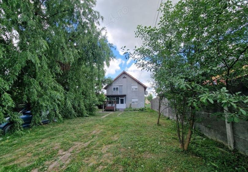 Casă cu 5 camere în Sânmihaiu Român