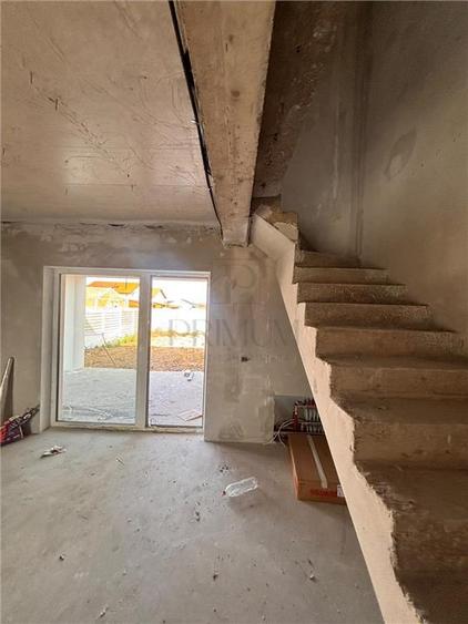 Duplex cu 4 camere cu Canalizare în Moșnița Nouă