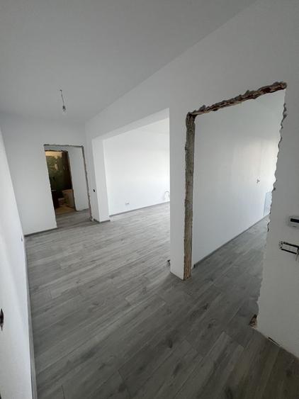 Apartament cu 3 camere decomandat în Lacul Morii