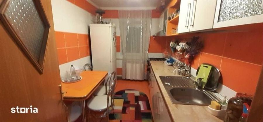 Apartament cu 3 camere decomandat în Burdujeni