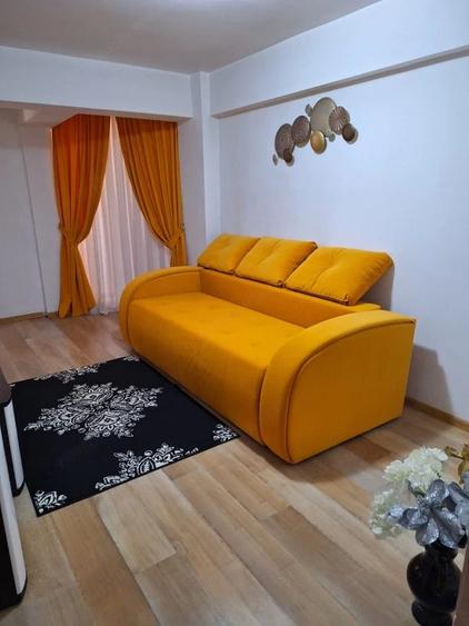 Apartament cu 3 camere decomandat, mobilat în Central