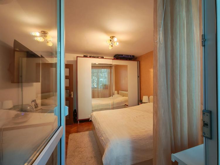 Apartament cu 3 camere decomandat, mobilat în Cornișa