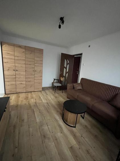 Apartament cu 2 camere semidecomandat în Giurgiului