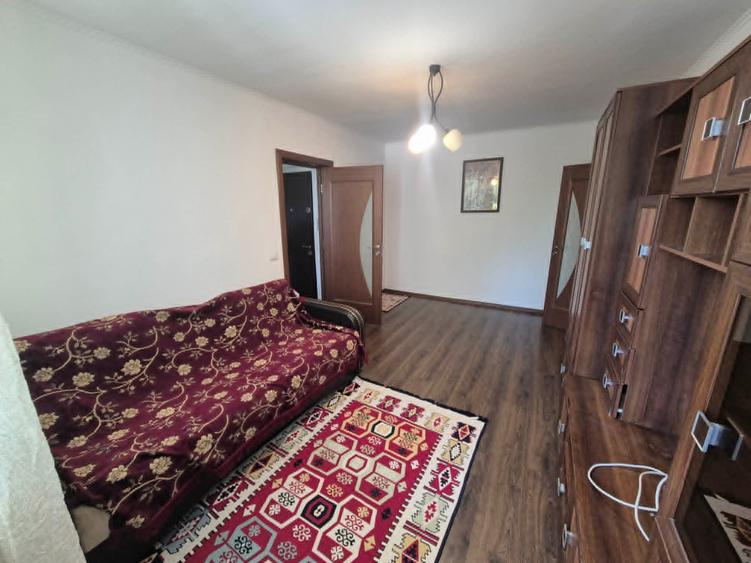 Apartament cu 2 camere semidecomandat în Basarabia