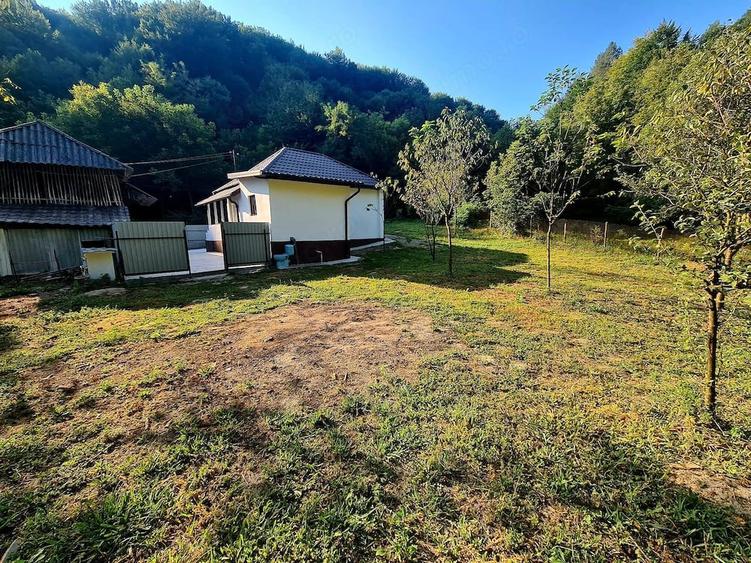 Casă cu 3 camere cu Teren 1800 Mp în Gătejești