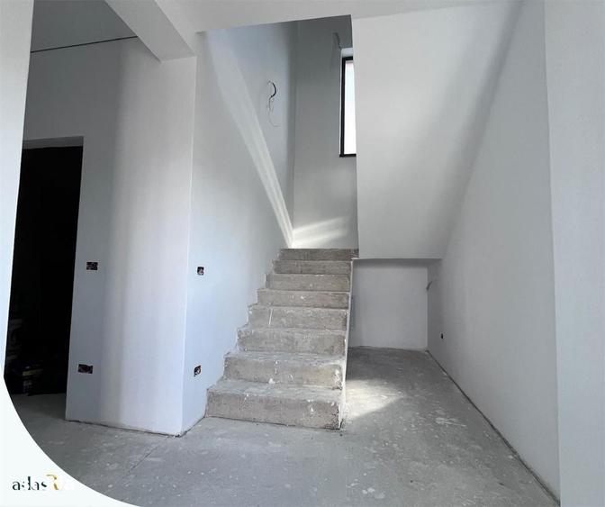 Casă cu 4 camere în Tomești