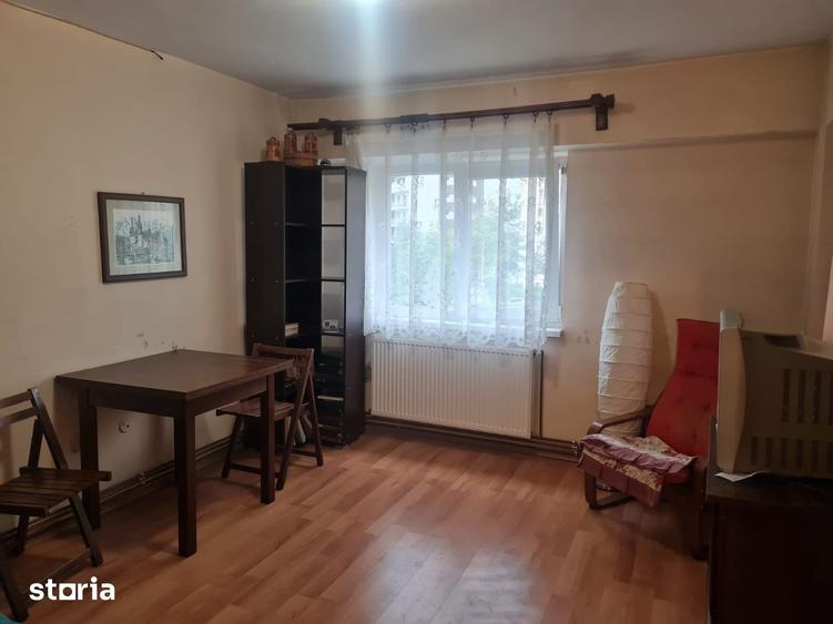 Garsonieră decomandată în Tractorul