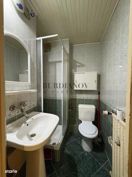 Apartament cu 4 camere semidecomandat în Gorjului