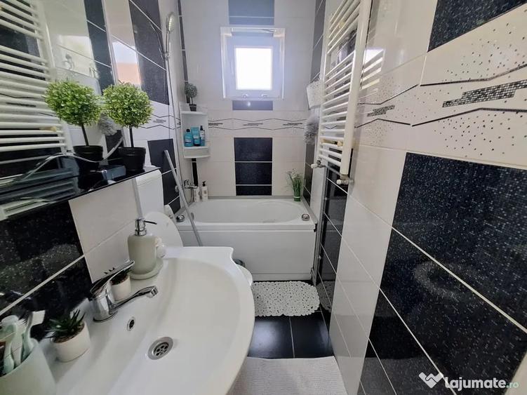Apartament cu 3 camere semidecomandat în Central