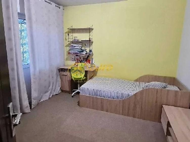 Apartament cu 2 camere decomandat în Podul de Fier