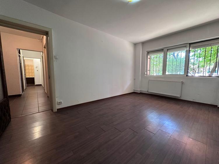 Apartament de 3 camere decomandate - 2