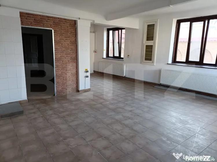 Casă cu 11 camere cu Teren 720 Mp în Ultracentral