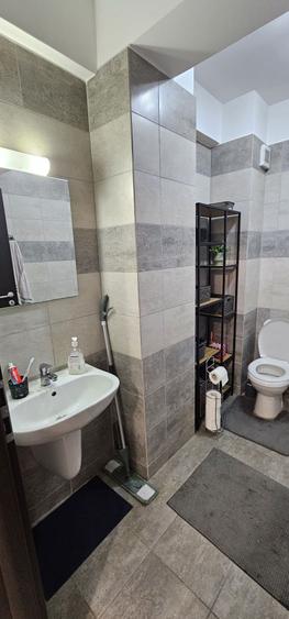 Garsonieră decomandată în Roșu