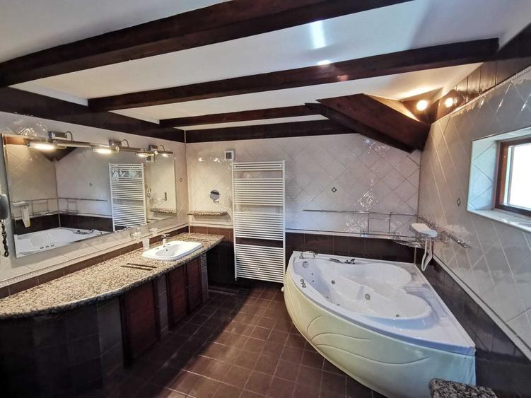 Casă cu 4 camere cu Teren 2600 Mp în Bucium